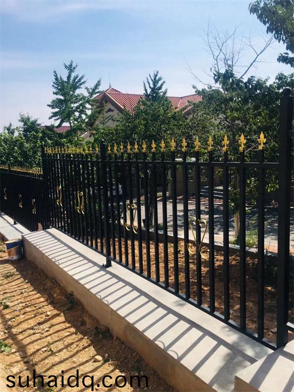 鐵藝(yi)欄桿安(an)裝